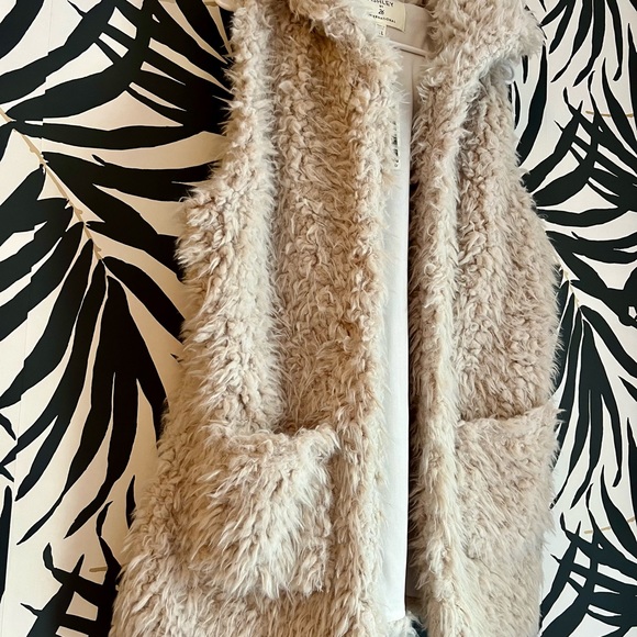 Women’s Fuzzy Long Vest Furry - Picture 2 of 5